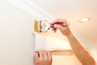 Pose de papier peint à Véronnes — revêtements muraux et toiles de verre